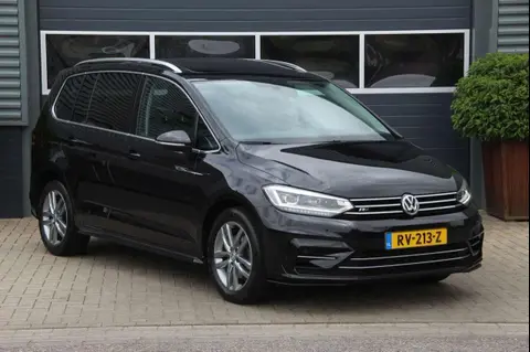 Used VOLKSWAGEN TOURAN Petrol 2018 Ad 