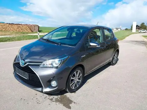 Used TOYOTA YARIS Hybrid 2017 Ad Germany