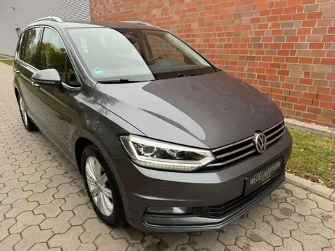 Used VOLKSWAGEN TOURAN Petrol 2017 Ad 