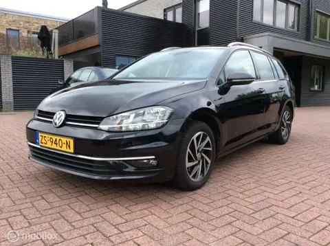 Used VOLKSWAGEN GOLF Petrol 2018 Ad 