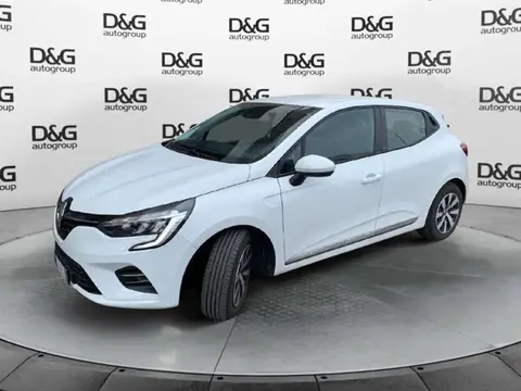 Used RENAULT CLIO Hybrid 2021 Ad 