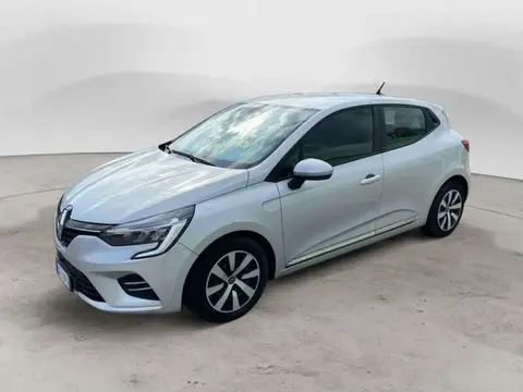 Used RENAULT CLIO Hybrid 2021 Ad 