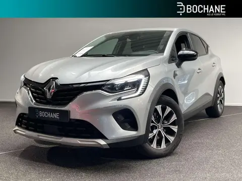 Used RENAULT CAPTUR Hybrid 2022 Ad 