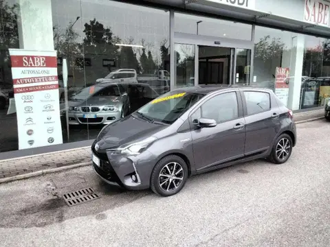 Used TOYOTA YARIS Hybrid 2018 Ad 