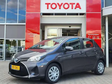 Used TOYOTA YARIS Hybrid 2015 Ad 