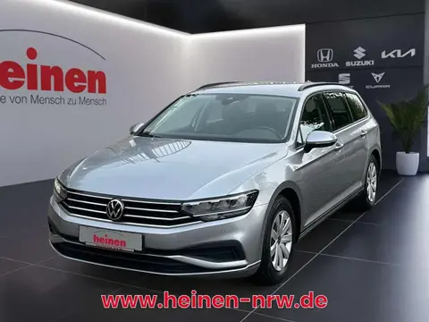 Used VOLKSWAGEN PASSAT Petrol 2022 Ad 