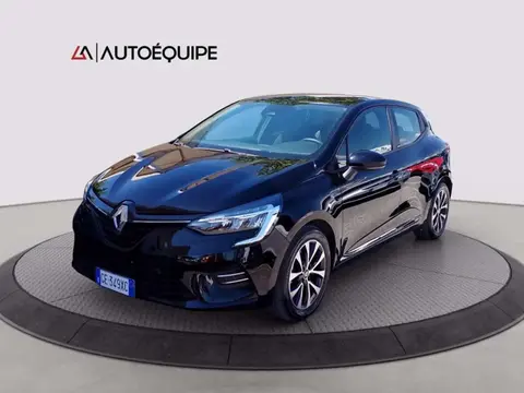 Used RENAULT CLIO Hybrid 2021 Ad 