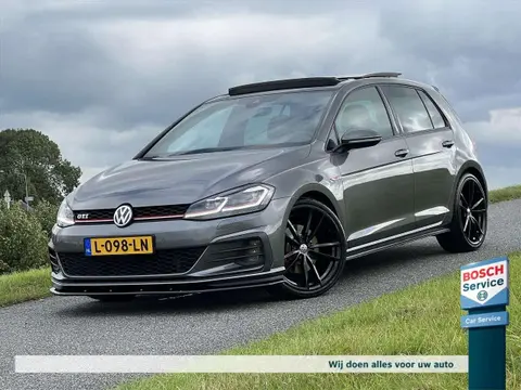 Used VOLKSWAGEN GOLF Petrol 2017 Ad 