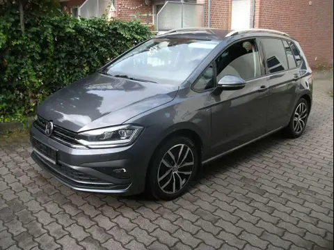 Used VOLKSWAGEN GOLF Petrol 2017 Ad 