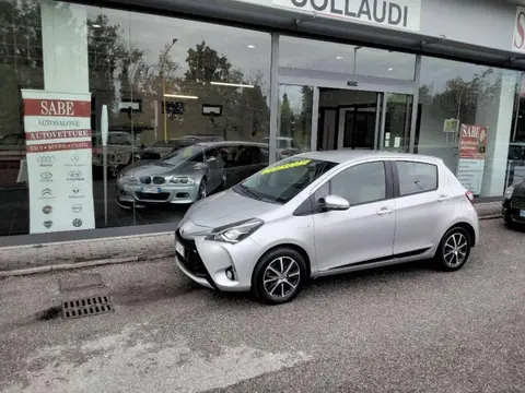 Used TOYOTA YARIS Hybrid 2018 Ad 