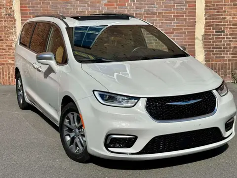 Used CHRYSLER PACIFICA Hybrid 2021 Ad 