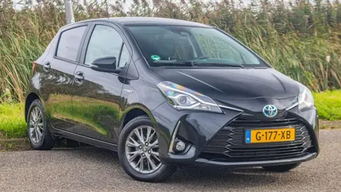 Used TOYOTA YARIS Hybrid 2019 Ad 