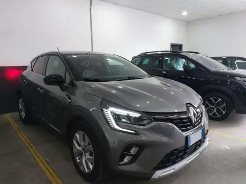 Used RENAULT CAPTUR Hybrid 2021 Ad 