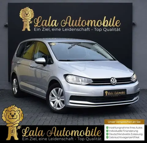 Used VOLKSWAGEN TOURAN Petrol 2017 Ad 