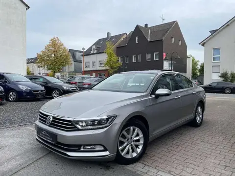 Used VOLKSWAGEN PASSAT Petrol 2015 Ad 