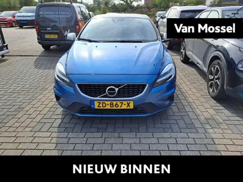 Annonce VOLVO V40 Essence 2019 d'occasion 