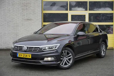 Annonce VOLKSWAGEN PASSAT Essence 2019 d'occasion 