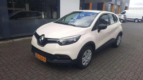 Used RENAULT CAPTUR Petrol 2015 Ad 