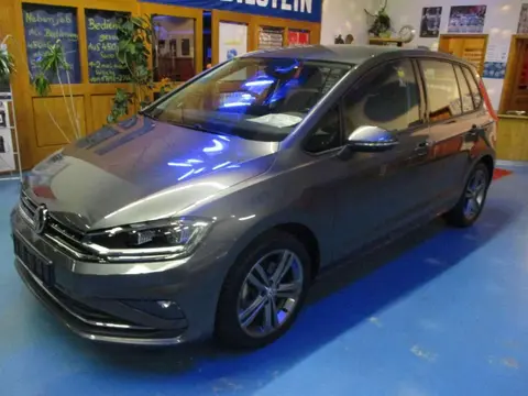 Used VOLKSWAGEN GOLF Petrol 2018 Ad 