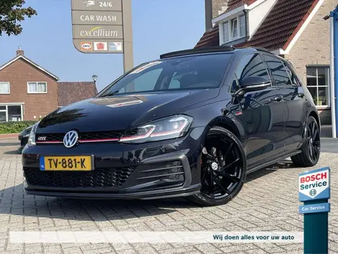 Used VOLKSWAGEN GOLF Petrol 2017 Ad 