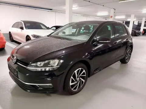 Used VOLKSWAGEN GOLF Petrol 2018 Ad 