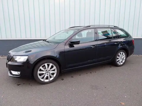 Used SKODA OCTAVIA Petrol 2015 Ad 