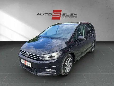 Used VOLKSWAGEN TOURAN Petrol 2017 Ad 