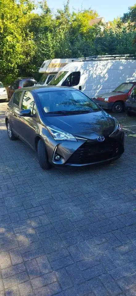 Used TOYOTA YARIS Hybrid 2017 Ad 