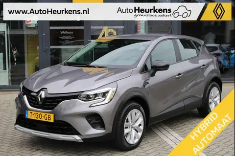 Used RENAULT CAPTUR Hybrid 2022 Ad 