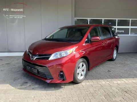 Used TOYOTA SIENNA Petrol 2018 Ad 