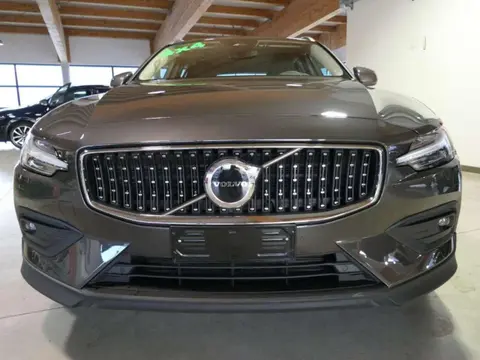 Used VOLVO V60 Hybrid 2022 Ad 