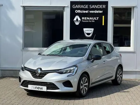 Used RENAULT CLIO Petrol 2023 Ad Belgium