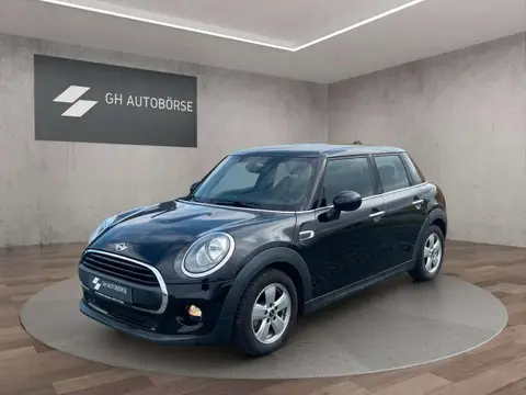 Annonce MINI ONE Essence 2018 d'occasion Allemagne