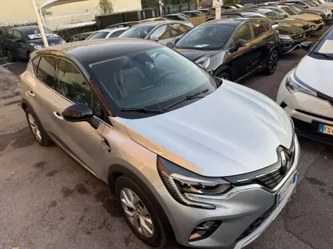 Used RENAULT CAPTUR Hybrid 2022 Ad 