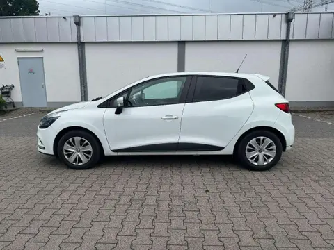 Used RENAULT CLIO Petrol 2017 Ad 