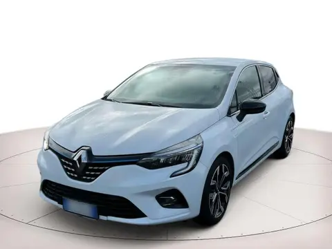 Used RENAULT CLIO Hybrid 2022 Ad 