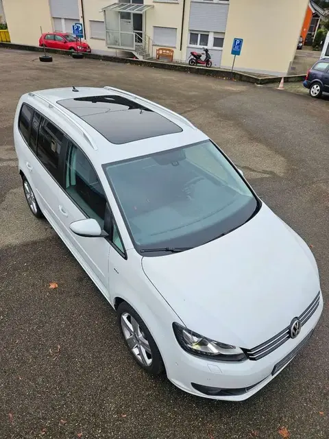 Used VOLKSWAGEN TOURAN Petrol 2015 Ad 