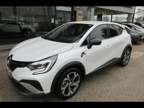 Used RENAULT CAPTUR Hybrid 2022 Ad 