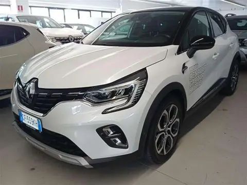 Used RENAULT CAPTUR Hybrid 2022 Ad 