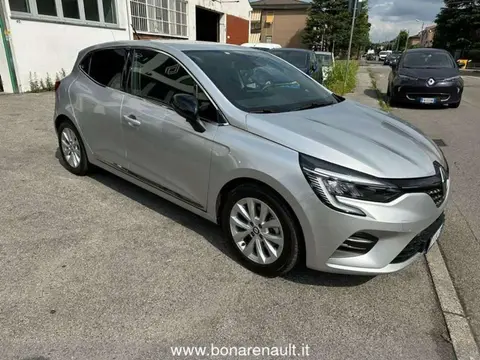 Used RENAULT CLIO Hybrid 2021 Ad 