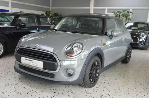 Used MINI ONE Petrol 2018 Ad Germany