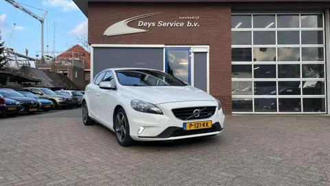 Annonce VOLVO V40 Essence 2014 d'occasion 