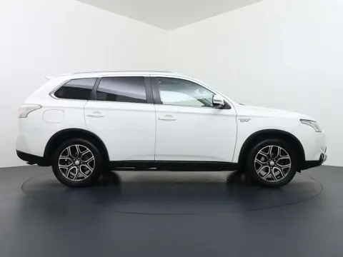 Used MITSUBISHI OUTLANDER Hybrid 2015 Ad 