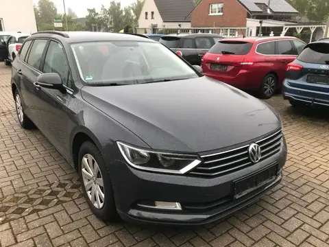 Used VOLKSWAGEN PASSAT Petrol 2018 Ad Germany