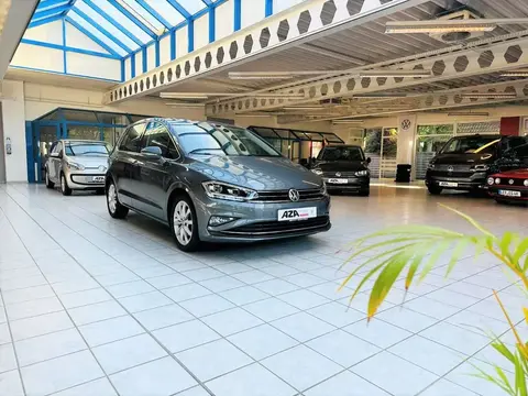 Used VOLKSWAGEN GOLF Petrol 2018 Ad 