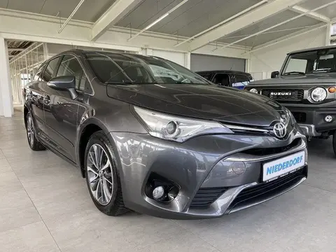 Used TOYOTA AVENSIS Petrol 2015 Ad Germany