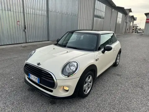 Used MINI COOPER Diesel 2017 Ad 