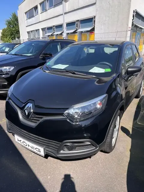 Used RENAULT CAPTUR Petrol 2017 Ad 