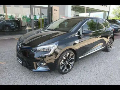 Used RENAULT CLIO Hybrid 2021 Ad 