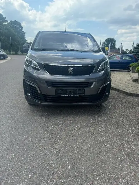 Used PEUGEOT TRAVELLER Diesel 2018 Ad 